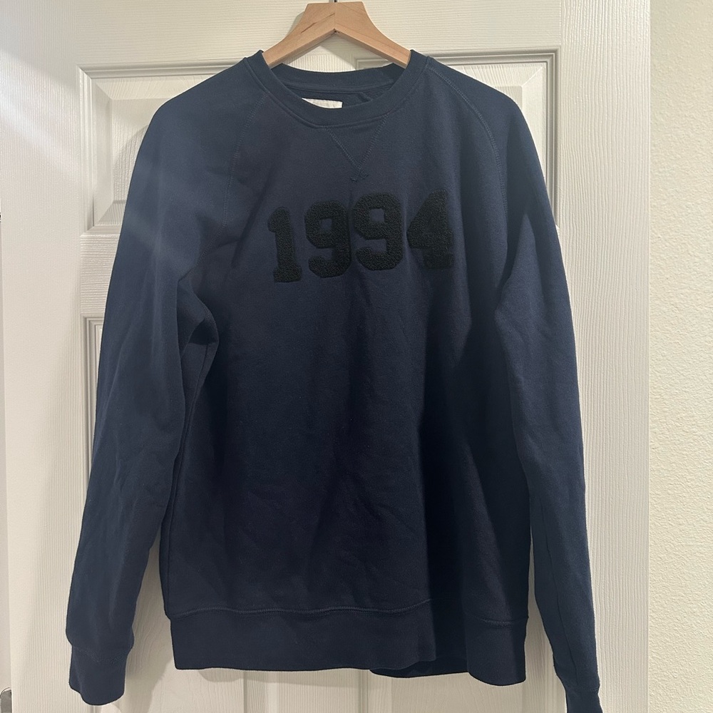 Old navy crewneck sweater